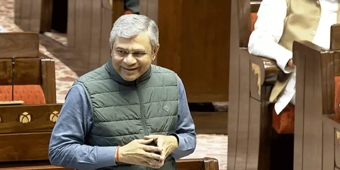 ‘കേരളത്തിലെ റെയിൽവേ വികസനത്തിന് പ്രധാന വിലങ്ങുതടി സംസ്ഥാന സർക്കാർ ഭൂമിയേറ്റെടുക്കാത്തതാണ്; എൻഡിഎ സർക്കാർ സംസ്ഥാനത്ത് അധികാരത്തിൽ വരികയാണെങ്കിൽ അങ്കമാലി-ശബരിമല റെയിൽവേ പാത വേ​ഗം പൂർത്തീകരിക്കും; ഇ. ശ്രീധരൻ ഹൈ സ്പീഡ് റെയിൽവേ പ്രോജക്റ്റിനായി ഓഫീസ് തുറന്നത് സ്വാ​ഗതാർഹം‘ കേന്ദ്ര റെയിൽവേ മന്ത്രി