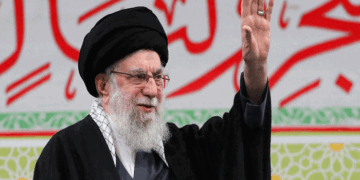 ‘തൊട്ടാൽ വെറുതെ വിടില്ല, തിരിച്ചടിക്കും കട്ടായം’; അമേരിക്ക ഇറാനെ ആക്രമിച്ചാൽ, അത് ഒരു പ്രാദേശിക യുദ്ധമായി മാറും’: ആയത്തുള്ള അലി ഖമേനി