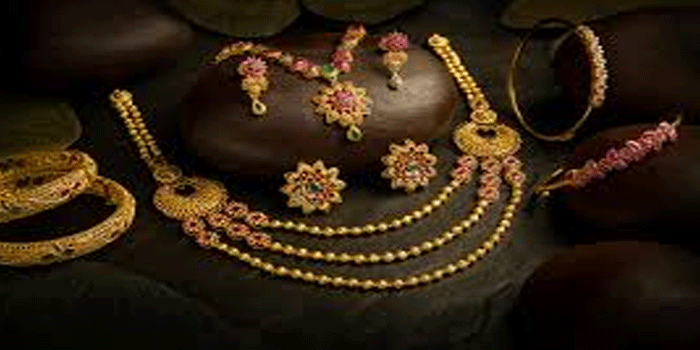 സ്വർണവില കുതിക്കുന്നു; ഇന്ന് ആയിരത്തിലേറെ രൂപയുടെ വർധന; പവന് 1,18,640 രൂപയായി