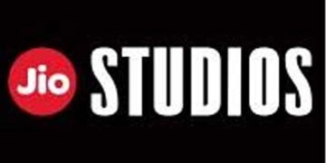 ഇന്ത്യന്‍ സിനിമയുടെ ആഗോള വഴിത്തിരിവ്; സിഖ്യ എന്റര്‍ടൈന്‍മെന്റിന്റെ ഭൂരിഭാഗം ഓഹരികളും സ്വന്തമാക്കി ജിയോ സ്റ്റുഡിയോസ്  റിലയന്‍സ് ഇന്‍ഡസ്ട്രീസ് ലിമിറ്റഡിന്റെ പൂര്‍ണ്ണ ഉടമസ്ഥതയിലുള്ള സബ്‌സിഡിയറിയായ റിലയന്‍സ് സ്ട്രാറ്റജിക് ബിസിനസ് വെഞ്ചേഴ്‌സ് ലിമിറ്റഡ്, ഗുനീത് മോംഗയുടെയും അച്ചിന്‍ ജെയിന്റെയും ഉടമസ്ഥതയിലുള്ള സിഖ്യ എന്റര്‍ടൈന്‍മെന്റിന്റെ 50.1% ഓഹരികളാണ് ഏറ്റെടുത്തിരിക്കുന്നത്  ഇന്ത്യന്‍ സിനിമയുടെ ആഗോള കുതിപ്പിന് പുതിയ വഴിത്തിരിവാകുന്നതാണ് ഏറ്റെടുക്കല്‍