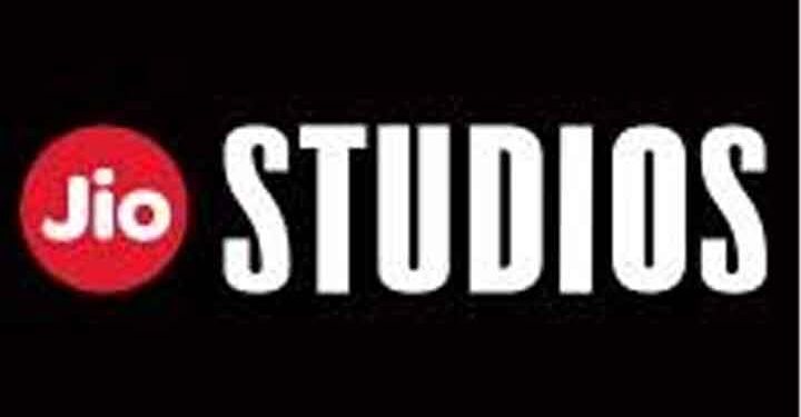 ഇന്ത്യന്‍ സിനിമയുടെ ആഗോള വഴിത്തിരിവ്; സിഖ്യ എന്റര്‍ടൈന്‍മെന്റിന്റെ ഭൂരിഭാഗം ഓഹരികളും സ്വന്തമാക്കി ജിയോ സ്റ്റുഡിയോസ്  റിലയന്‍സ് ഇന്‍ഡസ്ട്രീസ് ലിമിറ്റഡിന്റെ പൂര്‍ണ്ണ ഉടമസ്ഥതയിലുള്ള സബ്‌സിഡിയറിയായ റിലയന്‍സ് സ്ട്രാറ്റജിക് ബിസിനസ് വെഞ്ചേഴ്‌സ് ലിമിറ്റഡ്, ഗുനീത് മോംഗയുടെയും അച്ചിന്‍ ജെയിന്റെയും ഉടമസ്ഥതയിലുള്ള സിഖ്യ എന്റര്‍ടൈന്‍മെന്റിന്റെ 50.1% ഓഹരികളാണ് ഏറ്റെടുത്തിരിക്കുന്നത്  ഇന്ത്യന്‍ സിനിമയുടെ ആഗോള കുതിപ്പിന് പുതിയ വഴിത്തിരിവാകുന്നതാണ് ഏറ്റെടുക്കല്‍