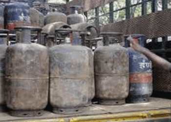 വാണിജ്യ എൽപിജി വിലയിൽ വീണ്ടും വർദ്ധന; സിലിണ്ടറിന് 49 രൂപയുടെ വർധനയാണ് ഉണ്ടായിരിക്കുന്നത്; ഗാർഹിക സിലിണ്ടർ വിലയില്‍ മാറ്റമില്ല