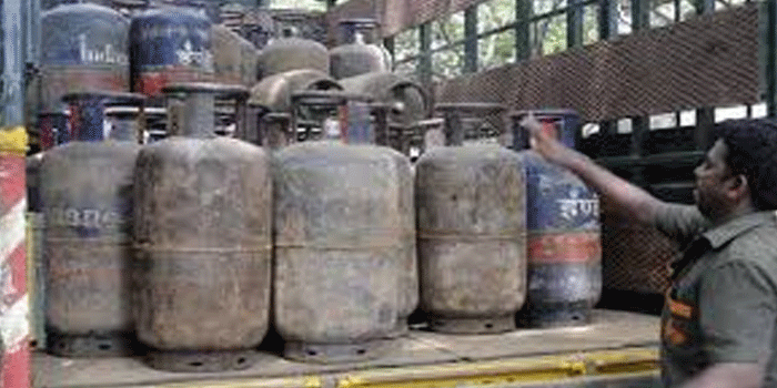 വാണിജ്യ എൽപിജി വിലയിൽ വീണ്ടും വർദ്ധന; സിലിണ്ടറിന് 49 രൂപയുടെ വർധനയാണ് ഉണ്ടായിരിക്കുന്നത്; ഗാർഹിക സിലിണ്ടർ വിലയില്‍ മാറ്റമില്ല