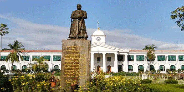 കേരളീയനാണെന്ന് തെളിയിക്കാൻ നേറ്റിവിറ്റി സർട്ടിഫിക്കറ്റിന് പകരം നേറ്റിവിറ്റി കാർഡ്; മന്ത്രി സഭായോ​ഗം അം​ഗീകാരം നൽകി; വിദേശപൗരത്വം സ്വീകരിച്ചവർക്ക് നേറ്റിവിറ്റി കാർഡിന് അർഹതയുണ്ടായിരിക്കില്ല