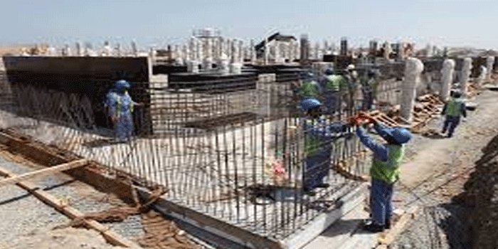 ഒമാനിൽ സ്വദേശിവത്ക്കരണം കർശനമാക്കി; പ്രവാസികളുടെ തൊഴിൽ പെർമിറ്റ് നിയമങ്ങൾ പരിഷ്കരിച്ചു; ‘റിയാദ’ കാർഡ് കൈവശമുള്ള സംരംഭങ്ങൾക്ക് പ്രത്യേക പരിഗണന