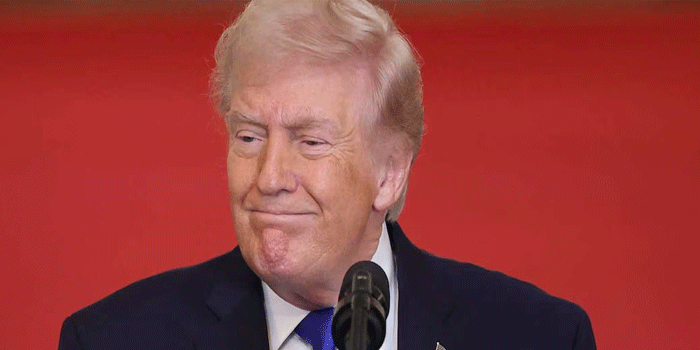 ‘13 വയസ്സുള്ളപ്പോൾ എന്നെ എപ്‌സ്റ്റീൻ  ട്രംപിന് പരിചയപ്പെടുത്തി; അദ്ദേഹം ക്രൂര പീഡനത്തിന് വിധേയയാക്കി‘; ട്രംപിനെതിരെയുള്ള ലൈം​ഗീകപീഡന പാരാതിയുടെ എഫ്ബിഐ രേഖകളിൽ അൻപതിലധികം പേജുകൾ കാണാനില്ലെന്ന് കണ്ടെത്തൽ