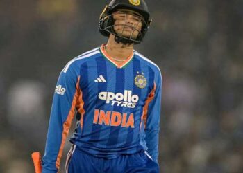 ‘മുട്ടേ’ന്നു മോചനമില്ലാതെ അഭിഷേക്… ഇക്കുറിയും രക്ഷയില്ല, മൂന്നാം ബോളിൽ കുറ്റിതെറിച്ചു, നാലിൽ മൂന്നുതവണ പുറത്തായതും ഡക്കേൽ… ഇഷാൻ കിഷനും പുറത്ത്!! വാഷിങ്ടണ്ണും പ്ലേയിങ് ഇലവനിൽ