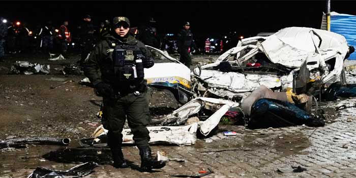 കറൻസി നോട്ടുകളുമായി പോവുകയായിരുന്ന ചരക്കുവിമാനം തകർന്നുവീണ് 15 മരണം, മുപ്പതിലേറെപ്പേർക്കു പരുക്ക്!! അപകടം വിമാനം ലാൻഡ് ചെയ്തതിനു പിന്നാലെ റൺവേയിൽനിന്ന് തെന്നിമാറി, ചിതറിക്കിട‌ക്കുന്ന കറൻസി വാരാൻ ഓടിക്കൂടി ആളുകൾ