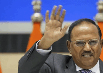 തുമ്പയിലെ ദ്വിദിന സന്ദർശനം കഴിഞ്ഞ് അജിത് ഡോവൽ മടങ്ങി: വരവ് പിഎസ്എൽവി പരീക്ഷണ പരാജയ ചുരുളഴിക്കാനോ? ശാസ്ത്രജ്ഞരുമായി കൂടിക്കാഴ്ച നടത്തി