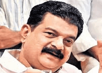 ‘ബേപ്പൂരിലെ സ്ത്രീകൾക്ക് പ്രസവിക്കണമെങ്കിൽ വായ്പ വാങ്ങേണ്ട ഗതികേട്; പറച്ചിലിൽ വല്യ വികസനമാണ്, യാഥാർത്ഥ്യം മറ്റൊന്നും; മതിയായ സൗകര്യങ്ങളുള്ള ഒരൊറ്റ സർക്കാർ ആശുപത്രി പോലുമില്ല‘- പിവി അൻവർ