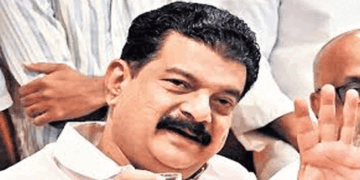 ‘ബേപ്പൂരിലെ സ്ത്രീകൾക്ക് പ്രസവിക്കണമെങ്കിൽ വായ്പ വാങ്ങേണ്ട ഗതികേട്; പറച്ചിലിൽ വല്യ വികസനമാണ്, യാഥാർത്ഥ്യം മറ്റൊന്നും; മതിയായ സൗകര്യങ്ങളുള്ള ഒരൊറ്റ സർക്കാർ ആശുപത്രി പോലുമില്ല‘- പിവി അൻവർ