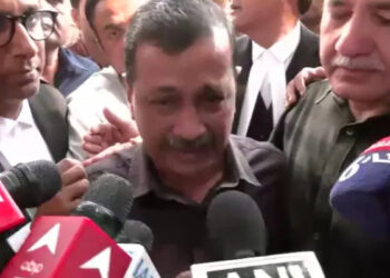 ഒടുവില്‍ സത്യം ജയിച്ചു, നരേന്ദ്ര മോദിയും അമിത് ഷായും കെട്ടിച്ചമച്ച കേസാണിത്, പൊട്ടിക്കരഞ്ഞ് കെജ്‌രിവാള്‍, മദ്യനയക്കേസിൽ കെജ്‌രിവാളും സിസോദിയയും കുറ്റവിമുക്തർ,  സിബിഐക്കെതിരെ രൂക്ഷവിമര്‍ശനവുമായി സുപ്രീം കോടതി