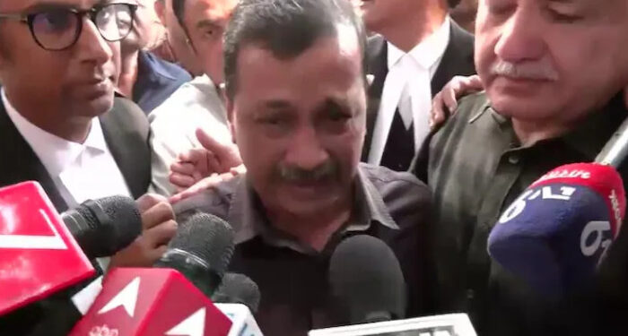 ഒടുവില്‍ സത്യം ജയിച്ചു, നരേന്ദ്ര മോദിയും അമിത് ഷായും കെട്ടിച്ചമച്ച കേസാണിത്, പൊട്ടിക്കരഞ്ഞ് കെജ്‌രിവാള്‍, മദ്യനയക്കേസിൽ കെജ്‌രിവാളും സിസോദിയയും കുറ്റവിമുക്തർ,  സിബിഐക്കെതിരെ രൂക്ഷവിമര്‍ശനവുമായി സുപ്രീം കോടതി