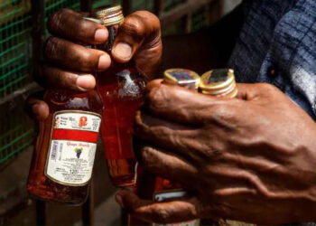 ബെവ്കോ ജീവനക്കാര് ഒരു മാസം മാത്രം വാങ്ങിയ കൈക്കൂലി എട്ട് ലക്ഷം രൂപ, പണം കൈപ്പറ്റിയത് തവണകളായി, ഗൂഗിള് പേ വഴിയും ഇടപാടുകള് നടത്തി