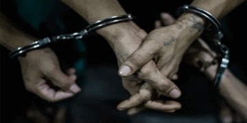 പാക്കിസ്ഥാന് കൊച്ചി കപ്പൽ ശാലയിലെ രഹസ്യങ്ങൾ ചോർത്തി നല്കി; ഒരാൾകൂടി പിടിയിൽ; അറസ്റ്റിലായവരുടെ എണ്ണം അഞ്ചായി; ഇന്ത്യൻ നാവികസേനയുടെ കപ്പലുകളുടെ രഹസ്യപട്ടിക, തിരിച്ചറിയൽ നമ്പറുകൾ എന്നീ പ്രധാന വിവരങ്ങൾ കൈമാറി, പ്രതികൾ നേടിയത് വൻതുക