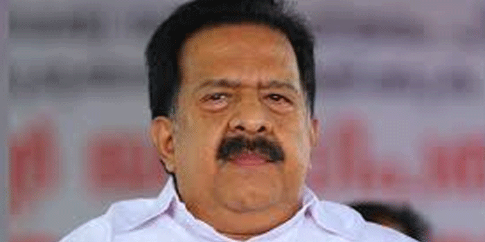 ‘എല്ലാം കഴിഞ്ഞപ്പോൾ തന്ത്രി അകത്തും മന്ത്രിമാർ പുറത്തും;സ്വർണക്കൊള്ളയിലെ പ്രതികൾ എല്ലാം മുഖ്യമന്ത്രിക്ക് ഒപ്പമുള്ളവരാണ്; മന്ത്രി വാസവൻ രാജി വയ്ക്കണം; പിടിയ്ക്കപ്പെട്ട പ്രതികൾക്ക് ജാമ്യം ലഭിച്ചത് എസ്ഐടി അനാസ്ഥ‘- രമേശ് ചെന്നിത്തല