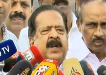 ‘സ്വർണക്കൊള്ളയിലെ യഥാർഥ പ്രതി കടകംപള്ളി സുരേന്ദ്രൻ ഇവിടെ വിലസുന്നു, അയ്യപ്പ സംഗമത്തിന് ഏറ്റവും കൂടുതൽ മുൻകൈയെടുത്ത വാസവൻ കൊള്ള പുറത്തു വന്നപ്പോൾ അന്യൻ കളിക്കുന്നു, പി. രാജീവിന് ഈയിടെയായി സ്ഥലകാല വിഭ്രാന്തി!! ഞങ്ങൾ അവിശ്വാസം കൊണ്ടുവന്നാൽ മുഖ്യമന്ത്രി എഴുതി കൊണ്ടുവന്നത് രണ്ടു മണിക്കൂർ പ്രസംഗിക്കും, അത് കേൾക്കാൻ ഞങ്ങൾക്ക് മനസില്ല’- ചെന്നിത്തല