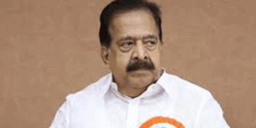 പറഞ്ഞ് പറഞ്ഞ് പിണറായി ഗാന്ധിജിയാണെന്ന് പറയാതിരുന്നത് ഭാഗ്യം; മണിശങ്കർ അയ്യർക്ക് കോൺഗ്രസുമായി യാതൊരു ബന്ധവുമില്ലെന്ന് എഐസിസി വ്യക്തമാക്കിയിട്ടുള്ളതാണ്’- രമേശ് ചെന്നിത്തല ; ‘ഈ അലവലാതിയെ ഇനിയും ചുമക്കണോയെന്ന്’ കെപിസിസി വക്താവ്