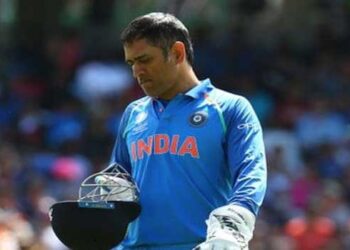 ബിസിസിഐ ആ പണി ആദ്യം ചെയ്തത് രോഹിത്തിനോടല്ല, ധോണിയോട്, ക്യാപ്റ്റൻ കുപ്പായം സ്വയം അഴിച്ചുവെച്ചതല്ല, വെപ്പിച്ചത്!! ‘മാറിക്കൊടുക്കാനുള്ള ശരിയായ സമയമായെന്ന് കരുതുന്നതായി ഞങ്ങൾ മഹിയോട് പറഞ്ഞു… നല്ല തീരുമാനം, നിങ്ങൾക്ക് വേണ്ടത് എന്താണെന്ന് പറയൂ… ധോനി!! മാറിത്തരാൻ തയ്യാറാണെന്ന് എഴുതി നൽകാൻ എംഎസ്‌കെ മഹിയോട് പറഞ്ഞു, ശരി അങ്ങനെ ചെയ്യാമെന്ന് ധോനി’