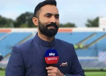 ഇന്ത്യ വിയർക്കും, സമീപകാല ചരിത്രത്തിൽ പാക്കിസ്ഥാനിൽ നിന്ന് ഇന്ത്യ നേരിടാൻ പോകുന്ന ഏറ്റവും വലിയ പരീക്ഷണമായിരിക്കും ഈ മത്സരം!! ഫ്‌ളാറ്റ് പിച്ചുകളിൽ തിളങ്ങുന്ന ഇന്ത്യൻ ബാറ്റിംഗ് നിരയ്ക്ക്, പന്ത് തിരിയുന്ന വേഗത കുറഞ്ഞ പിച്ചുകളിൽ പഴയ മികവ് പുലർത്താൻ കഴിയുന്നില്ല- ദിനേശ് കാർത്തിക്ക്