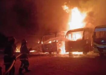 മറ്റൊരു സ്ഥലത്ത് മാറ്റിനിർത്തിയിരുന്ന ടെമ്പോ ട്രാവലർ ബസുകളിലേക്ക് ഇടിച്ചുകയറ്റിയ നിലയിൽ!! ചേങ്കോട്ടുകോണം സ്കൂളിലെ തീപിടിത്തത്തിൽ ദുരൂഹത, ബസുകൾക്ക് ആരോ തീയിട്ടതാണെന്ന് സ്‌കൂൾ അധികൃതർ, സിസിടിവി അടക്കം പരിശോധിക്കും, തീപിടിത്തമുണ്ടായത് പുലർച്ചെ 2.45-ഓടെ