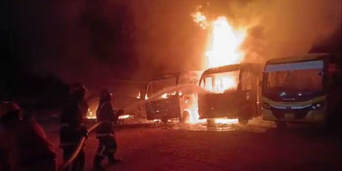 മറ്റൊരു സ്ഥലത്ത് മാറ്റിനിർത്തിയിരുന്ന ടെമ്പോ ട്രാവലർ ബസുകളിലേക്ക് ഇടിച്ചുകയറ്റിയ നിലയിൽ!! ചേങ്കോട്ടുകോണം സ്കൂളിലെ തീപിടിത്തത്തിൽ ദുരൂഹത, ബസുകൾക്ക് ആരോ തീയിട്ടതാണെന്ന് സ്കൂൾ അധികൃതർ, സിസിടിവി അടക്കം പരിശോധിക്കും, തീപിടിത്തമുണ്ടായത് പുലർച്ചെ 2.45-ഓടെ