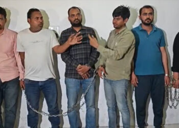 ബ്ലൂടൂത്ത് ഉപകരണങ്ങള്‍ ഷൂസില്‍ ഒളിപ്പിച്ചു, പരീക്ഷയ്ക്ക് തൊട്ടുമുമ്പ് ശുചിമുറിയല്‍ പോകാനെന്ന വ്യാജേന പുറത്തിറങ്ങി ബ്ലൂടൂത്ത് ഓണ്‍ ചെയ്തു, ഉത്തരങ്ങള്‍ പറഞ്ഞുകൊടുത്ത് പുറത്തുള്ള കൂട്ടാളികള്‍, ഗേറ്റ് പരീക്ഷയില്‍ കോപ്പിയടിക്കാന്‍ വന്‍ ആസൂത്രണം, പ്ലാനിങ് പൊളിച്ച് പൊലീസിന്റെ ഇടപെടല്‍, ആറ് പേര്‍ അറസ്റ്റില്‍