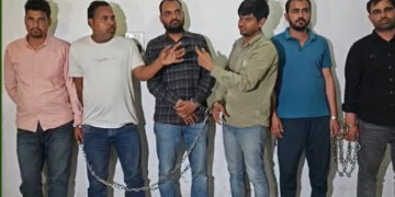 ബ്ലൂടൂത്ത് ഉപകരണങ്ങള്‍ ഷൂസില്‍ ഒളിപ്പിച്ചു, പരീക്ഷയ്ക്ക് തൊട്ടുമുമ്പ് ശുചിമുറിയല്‍ പോകാനെന്ന വ്യാജേന പുറത്തിറങ്ങി ബ്ലൂടൂത്ത് ഓണ്‍ ചെയ്തു, ഉത്തരങ്ങള്‍ പറഞ്ഞുകൊടുത്ത് പുറത്തുള്ള കൂട്ടാളികള്‍, ഗേറ്റ് പരീക്ഷയില്‍ കോപ്പിയടിക്കാന്‍ വന്‍ ആസൂത്രണം, പ്ലാനിങ് പൊളിച്ച് പൊലീസിന്റെ ഇടപെടല്‍, ആറ് പേര്‍ അറസ്റ്റില്‍