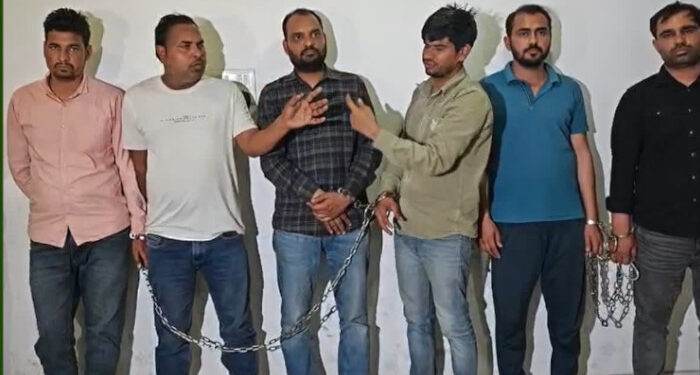 ബ്ലൂടൂത്ത് ഉപകരണങ്ങള്‍ ഷൂസില്‍ ഒളിപ്പിച്ചു, പരീക്ഷയ്ക്ക് തൊട്ടുമുമ്പ് ശുചിമുറിയല്‍ പോകാനെന്ന വ്യാജേന പുറത്തിറങ്ങി ബ്ലൂടൂത്ത് ഓണ്‍ ചെയ്തു, ഉത്തരങ്ങള്‍ പറഞ്ഞുകൊടുത്ത് പുറത്തുള്ള കൂട്ടാളികള്‍, ഗേറ്റ് പരീക്ഷയില്‍ കോപ്പിയടിക്കാന്‍ വന്‍ ആസൂത്രണം, പ്ലാനിങ് പൊളിച്ച് പൊലീസിന്റെ ഇടപെടല്‍, ആറ് പേര്‍ അറസ്റ്റില്‍