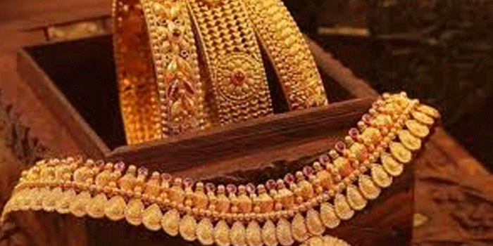 സ്വർണ്ണവിലയിൽ ഇന്ന് ട്വിസ്റ്റോ ട്വിസ്റ്റ്! വൈകുന്നേരമായപ്പോൾ 2400 രൂപയുടെ വർദ്ധന; പവന് 1,12,320 രൂപയായി