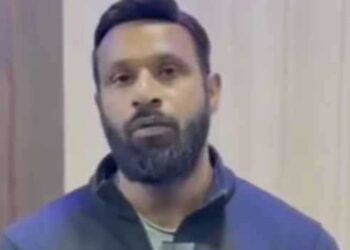 ഈ കടയുടെ പേര് എത്രയുംവേ​ഗം മാറ്റണം!! മുസ്‌ലിം കച്ചവടക്കാരനു നേരെ ഭീഷണി, അക്രമികളെ തടയാൻ ശ്രമിച്ച ജിം ഉടമയെ വളഞ്ഞിട്ട് ആക്രമിക്കാൻ ശ്രമിച്ച് ബജ്റംഗ്ദൾ പ്രവർത്തകർ, എല്ലാവരും ദീപക്കിന്റെ വീടിനു മുന്നിലെത്തണം, അവനെ ഒരു പാഠം പഠിപ്പിക്കണം സമൂഹമാധ്യമങ്ങളിലൂടെ ബജ്റംഗ്ദൾ നേതാക്കളുടെ ആഹ്വാനം