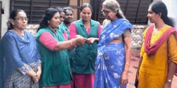 പ്ലാസ്റ്റിക് മാലിന്യം തരം തിരിച്ചപ്പോൾ 2 പവന്റെ സ്വർണമോതിരങ്ങൾ കിട്ടി; ഉടമയെ തിരികെ കൈമാറി ഹരിത കർമ്മ സേനാം​ഗങ്ങൾ മാതൃകയായി