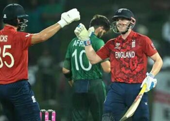 ആദ്യ കളി മഴ കൊണ്ടുപോയി, രണ്ടാം മത്സരം ബ്രൂക്ക് അടിച്ചുനേടി… പുറത്താകലിന്റെ പാത വെട്ടിത്തെളിച്ച് പാക്കിസ്ഥാൻ!! സെമിയിലേക്കുള്ള ആദ്യ ടിക്കറ്റെടുത്ത് ഇംഗ്ലണ്ട്, ജയം രണ്ടുവിക്കറ്റിന്, ബ്രൂക്കിന് സെഞ്ചുറി