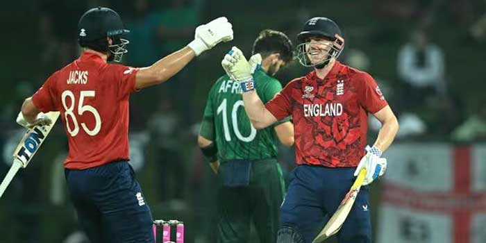 ആദ്യ കളി മഴ കൊണ്ടുപോയി, രണ്ടാം മത്സരം ബ്രൂക്ക് അടിച്ചുനേടി… പുറത്താകലിന്റെ പാത വെട്ടിത്തെളിച്ച് പാക്കിസ്ഥാൻ!! സെമിയിലേക്കുള്ള ആദ്യ ടിക്കറ്റെടുത്ത് ഇം​ഗ്ലണ്ട്, ജയം രണ്ടുവിക്കറ്റിന്, ബ്രൂക്കിന് സെഞ്ചുറി