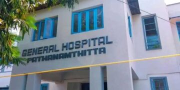 ജനറൽ ആശുപത്രിയിൽ ഡോക്ടറെ കണ്ട് മരുന്ന് വാങ്ങാൻ ക്യൂ നിന്ന രോ​ഗിയുടെ തലയിൽ ചക്കവീണു, ബോധരഹിതനായി വീണ ഓമല്ലൂർ സ്വദേശിയുടെ തലയ്ക്കും കാൽ- കൈമുട്ടുകൾക്ക് പരുക്ക്