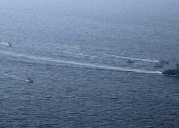 ‘കൂടുതൽ കളിച്ചാൽ യുഎസ് വിമാനവാഹിനികളെ മുങ്ങിക്കളയും’ ഖമനെയിയുടെ മുന്നറിയിപ്പ്!! സന്നാഹങ്ങളുമായി പടപ്പുറപ്പാടിന് ഇറങ്ങിപ്പുറപ്പെട്ട അമേരിക്കയ്ക്ക് ഹോർമുസ് കടലിടുക്കിൽ ചെക്കുവച്ച് ഇറാൻ!! 1980 ന് ശേഷം പശ്ചിമേഷ്യയിലെ പ്രധാന ജലപാതം അടയ്ക്കുന്നത് ഇതാദ്യം