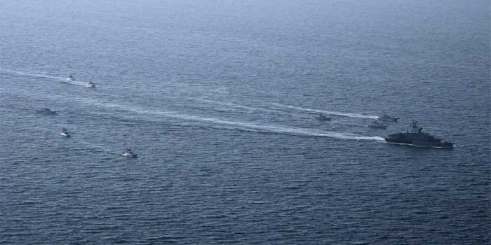 ‘കൂടുതൽ കളിച്ചാൽ യുഎസ് വിമാനവാഹിനികളെ മുങ്ങിക്കളയും’ ഖമനെയിയുടെ മുന്നറിയിപ്പ്!! സന്നാഹങ്ങളുമായി പടപ്പുറപ്പാടിന് ഇറങ്ങിപ്പുറപ്പെട്ട അമേരിക്കയ്ക്ക് ഹോർമുസ് കടലിടുക്കിൽ ചെക്കുവച്ച് ഇറാൻ!! ഭാഗികമായി അടച്ചു, 1980 ന് ശേഷം പശ്ചിമേഷ്യയിലെ പ്രധാന ജലപാതം അടയ്ക്കുന്നത് ഇതാദ്യം