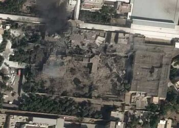 ഖമനേയിയേയും പ്രമുഖ നേതാക്കളേയും ലക്ഷ്യമി‌ട്ട് ഇസ്രയേലും- യുഎസും!! ആക്രമണത്തിൽ ഇറാൻ പരമോന്നത നേതാവിന്റെ കൊട്ടാരം പൂർണമായി തകർന്നു, ഖമനേയി സുരക്ഷിത സ്ഥലത്തേക്ക് കടന്നു? മസൂദ് പെസെഷ്‌കിയാൻ സുരക്ഷിതൻ