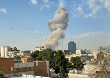 ഇറാനില്‍ ആക്രമണം അഴിച്ചുവിട്ട് ഇസ്രയേലും – യുഎസും, ടെഹ്റാനിൽ വന്‍ നാശനഷ്ടം, സ്ഥലം വിട്ട് ഖമനയി