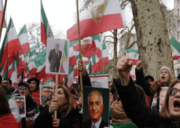 ഇറാൻ ഭരണകൂടത്തിനെതിരെ വിദ്യാർത്ഥികൾ; കഴിഞ്ഞ മാസം അധികാരികളുടെ മാരകമായ അടിച്ചമർത്തലിനു ശേഷം നടക്കുന്ന ആദ്യ പ്രക്ഷോഭം; വൻ റാലികളും കുത്തിയിരുപ്പു സമരവും