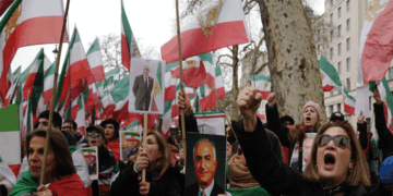 ഇറാൻ ഭരണകൂടത്തിനെതിരെ വിദ്യാർത്ഥികൾ; കഴിഞ്ഞ മാസം അധികാരികളുടെ മാരകമായ അടിച്ചമർത്തലിനു ശേഷം നടക്കുന്ന ആദ്യ പ്രക്ഷോഭം; വൻ റാലികളും കുത്തിയിരുപ്പു സമരവും