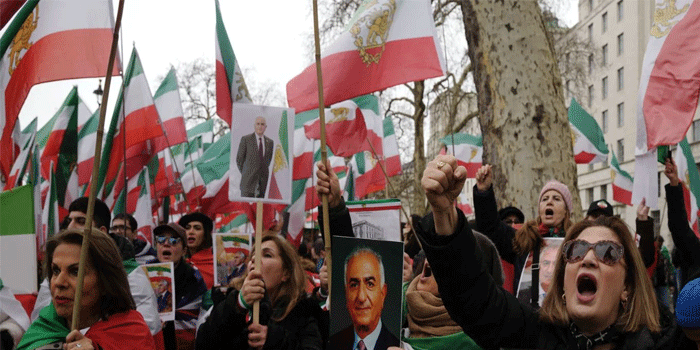 ഇറാൻ ഭരണകൂടത്തിനെതിരെ വിദ്യാർത്ഥികൾ; കഴിഞ്ഞ മാസം അധികാരികളുടെ മാരകമായ അടിച്ചമർത്തലിനു ശേഷം നടക്കുന്ന ആദ്യ പ്രക്ഷോഭം; വൻ റാലികളും കുത്തിയിരുപ്പു സമരവും