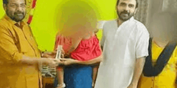 ‘ഒരു കുട്ടിക്ക് മൊമന്റോ കൊടുക്കുന്ന ചിത്രമാണ് വന്നിട്ടുളളത്. മോളെ കണ്ട് ചോദിക്കുക, എവിടെ വെച്ചാണ് ഞാൻ ആ മൊമന്റോ നൽകിയതെന്ന്; അല്ലാതെ അതെവിടെപ്പോയപ്പോഴുള്ളതാണെന്ന് എനിക്ക് ഓർമ്മയില്ല’-  കടകംപള്ളി സുരേന്ദ്രൻ