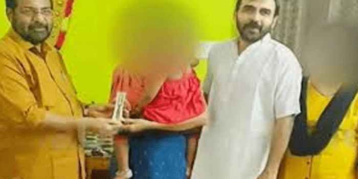 ‘ഒരു കുട്ടിക്ക് മൊമന്റോ കൊടുക്കുന്ന ചിത്രമാണ് വന്നിട്ടുളളത്. മോളെ കണ്ട് ചോദിക്കുക, എവിടെ വെച്ചാണ് ഞാൻ ആ മൊമന്റോ നൽകിയതെന്ന്; അല്ലാതെ അതെവിടെപ്പോയപ്പോഴുള്ളതാണെന്ന് എനിക്ക് ഓർമ്മയില്ല’-  കടകംപള്ളി സുരേന്ദ്രൻ