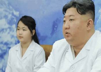 ഉത്തര കൊറിയൻ ഏകാധിപതി കിം ജോങ് ഉന്നിന്റെ പിന്​ഗാമി13കാരി മകൾ!  ഔദ്യോഗിക പരിപാടികളിൽ നിലവിൽ രാജ്യത്തെ രണ്ടാമത്തെ ഉയർന്ന നേതാവിന് തുല്യമായ പരി​ഗണന; എന്തിനാവും ഇപ്പോൾ ഈ നീക്കം?