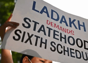 ലഡാക്കിന് സംസ്ഥാന പദവി നൽകാനാവില്ല; പകരം ടെറിട്ടോറിയൽ കൗൺസിൽ രൂപികരിക്കാനുള്ള തീരുമാനവുമായ് കേന്ദ്ര സർക്കാർ;പുതിയ മുഖ്യമന്ത്രിയും ഉപമുഖ്യമന്ത്രിയും സ്ഥാനമേൽക്കും, പ്രത്യേക അവകാശങ്ങൾ ഉണ്ടാകില്ല