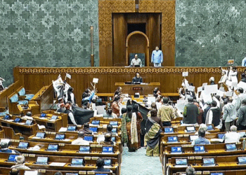 രാഷ്ട്രപതിയുടെ നയ പ്രഖ്യാപന പ്രസംഗത്തിനുള്ള നന്ദിപ്രമേയം പ്രധാനമന്ത്രിയുടെ മറുപടിയില്ലാതെ അംഗീകരിച്ച് ലോക്‌സഭ ; 2004ന് ശേഷം ഇതാദ്യം;  പ്രതിപക്ഷ ബഹളത്തെ തുടർന്ന് പ്രമേയം പാസാക്കിയത് ശബ്ദവോട്ടിലൂടെ