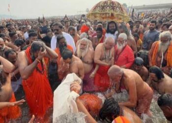 500 പേർക്ക് ഭക്ഷണം നൽകേണ്ടി വരും എന്നു കരുതിയിടത്ത് പ്രതിദിനം നൽകേണ്ടി വന്നത് അമ്പതിനായിരം പേർക്കുള്ള ഭക്ഷണം!! തിരുനാവായ മഹാമാഘ മേള നൽകുന്നത് ഹിന്ദുത്വ രാഷ്ട്രീയം വേരുകൾ ഉറപ്പിക്കുന്നതിന്റെ സൂചനകൾ? വരും വർഷങ്ങളിൽ കേരള രാഷ്ട്രീയത്തിലെ കൊടുങ്കാറ്റാവുമോ മഹാമാഘ മേള?…