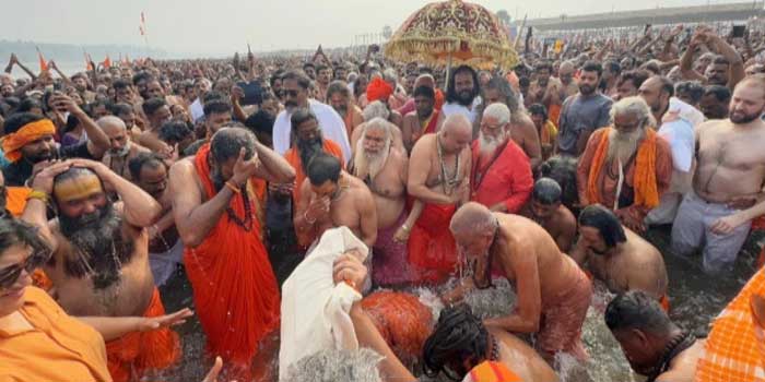 500 പേർക്ക് ഭക്ഷണം നൽകേണ്ടി വരും എന്നു കരുതിയിടത്ത് പ്രതിദിനം നൽകേണ്ടി വന്നത് അമ്പതിനായിരം പേർക്കുള്ള ഭക്ഷണം!! തിരുനാവായ മഹാമാഘ മേള നൽകുന്നത് ഹിന്ദുത്വ രാഷ്ട്രീയം വേരുകൾ ഉറപ്പിക്കുന്നതിന്റെ സൂചനകൾ? വരും വർഷങ്ങളിൽ കേരള രാഷ്ട്രീയത്തിലെ കൊടുങ്കാറ്റാവുമോ മഹാമാഘ മേള?…