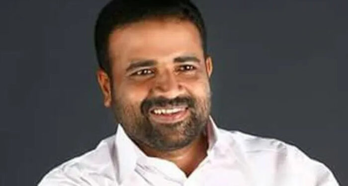 ഭീഷണിപ്പെടുത്തിയും വിരട്ടിയുമാണ് സിപിഎം ആളുകളെ പിടിച്ചുനിര്‍ത്തുന്നത്, പ്രേം കുമാറിന് ഒരു ഓഫറും നല്‍കിയിട്ടില്ല,  ഓഫര്‍ കൊടുത്ത് ആരെയും കൊണ്ടുവരേണ്ട  കാര്യം കോണ്‍ഗ്രസിനില്ല, എച്ചിൽ തിന്നുന്നവർ മാത്രമാണ് ഇപ്പോള്‍ സിപിഎമ്മില്‍ നില്‍ക്കുന്നത്, അവിടെ നടക്കുന്നത് അടിമത്തം –  സി.ആർ. മഹേഷ് എംഎൽഎ